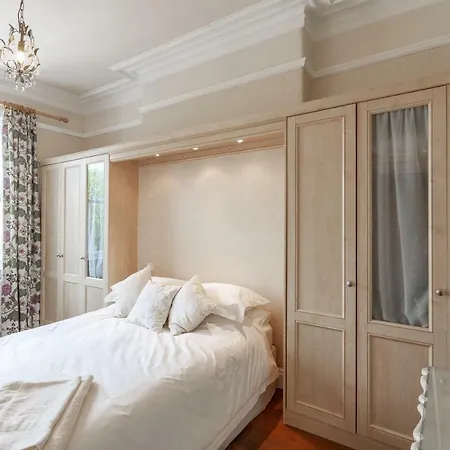Swan View Apartment, Central - 1 Bedroom Sleeps 3 דירה