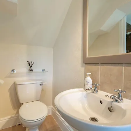 Swan View Apartment, Central - 1 Bedroom Sleeps 3 הרוגייט