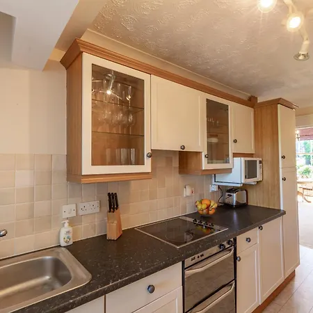 Swan View Apartment, Central - 1 Bedroom Sleeps 3 דירה הרוגייט