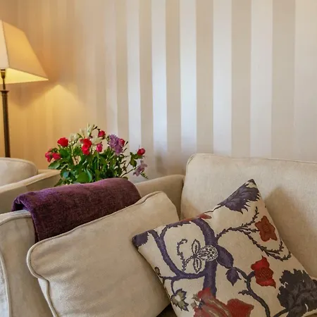 Swan View Apartment, Central - 1 Bedroom Sleeps 3 דירה הרוגייט