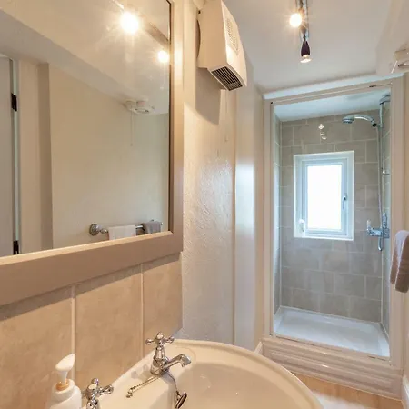 Swan View Apartment, Central - 1 Bedroom Sleeps 3 *
